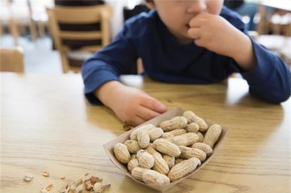 Cho con ăn 5 thực phẩm này trước khi đi ngủ sẽ khiến cả thể chất và não bộ của trẻ bị ảnh hưởng - Ảnh 2.