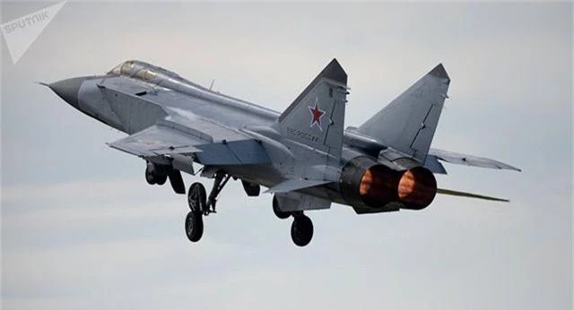 “Sát thủ đánh chặn” MiG-31 của Nga bay vượt độ cao Armstrong - 1