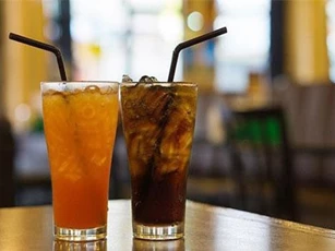 Nhiều người thích loại nước ép này và tưởng rằng rất tốt nhưng uống nhiều lại tăng nguy cơ tử vong sớm, tác hại còn hơn cả soda