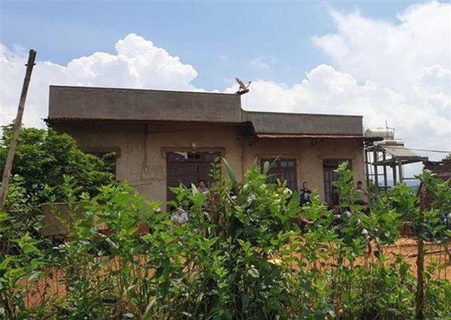 Lâm Đồng: Khai quật thi thể 3 bà cháu bị hàng xóm sát hại, chôn xác phi tang