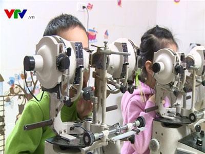 Dấu hiệu nhận biết trẻ có bệnh lý về mắt