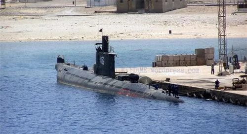 Tàu ngầm thông thường lớp Romeo của Hải quân Liên Xô, dễ nhận thấy hình dáng của nó chẳng khác gì tàu ngầm thời thế chiến thứ hai
