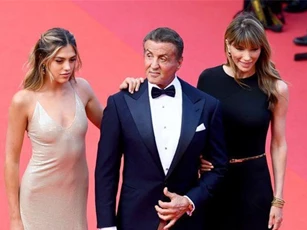 "Rambo" hạnh phúc cùng vợ con dự LHP Cannes