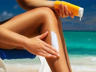 Chuyên gia cảnh báo hóa chất trong kem chống nắng có thể hấp thụ vào máu