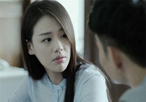 Cầm cả gia tài trong tay, chú rể vẫn ôm mặt khóc trong đám cưới