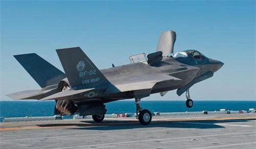 Tiêm kích tàng hình F-35B thử nghiệm cất hạ cánh trên tàu đổ bộ tấn công Wasp