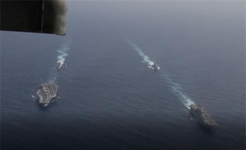 CLIP: Quân đội Mỹ phô diễn sức mạnh gần Iran