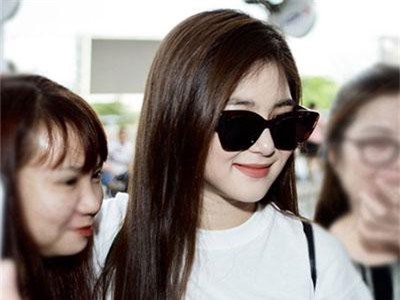 CHUYỆN SHOWBIZ (26/5): Mai Phương Thúy lộ thân hình to gấp ba lần Hương Giang, Hương Tràm chính thức sang Mỹ