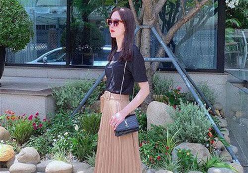 Gần 2 năm lấy chồng sinh con, Hoa hậu Đặng Thu Thảo bất ngờ lộ chứng "hồi teen"