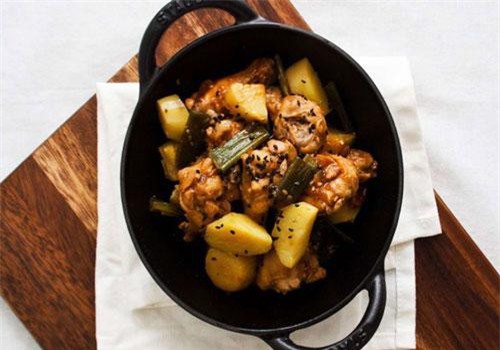 Người Hàn có cách chế biến thịt gà cực lạ, ăn thử một lần là thích ngay lập tức