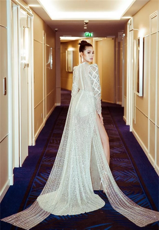 Cũng góp mặt tại Cannes, nhưng Hoa hậu Jolie Nguyễn lại đến với tư cách một... blogger? - Ảnh 4.