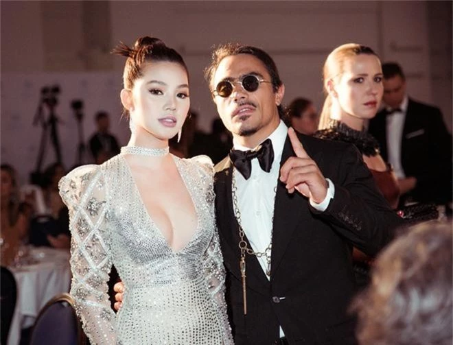 Cũng góp mặt tại Cannes, nhưng Hoa hậu Jolie Nguyễn lại đến với tư cách một... blogger? - Ảnh 8.