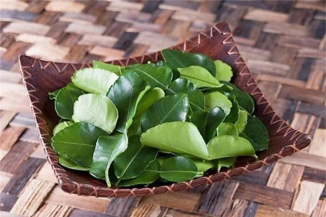 Hải sản nhà giàu bán đầy vỉa hè Sài Gòn; Lá chanh sang châu Âu giá 6,3 triệu đồng/kg - 4