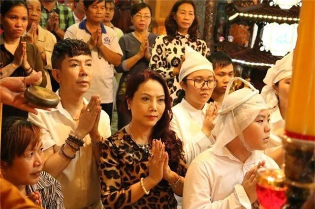 Long Nhật khóc nghẹn trong lễ cầu siêu “người tình âm nhạc” Vương Bảo Tuấn - 5