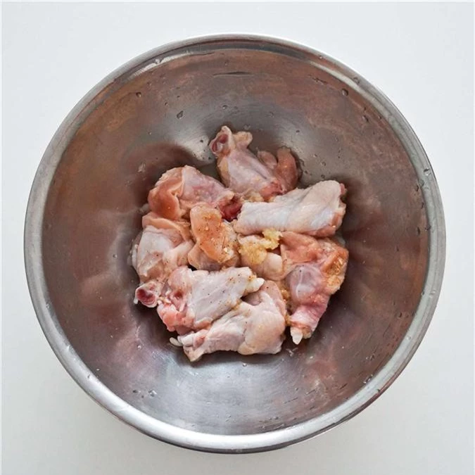 Người Hàn có cách chế biến thịt gà cực lạ, tôi ăn thử một lần là thích ngay lập tức - Ảnh 1.