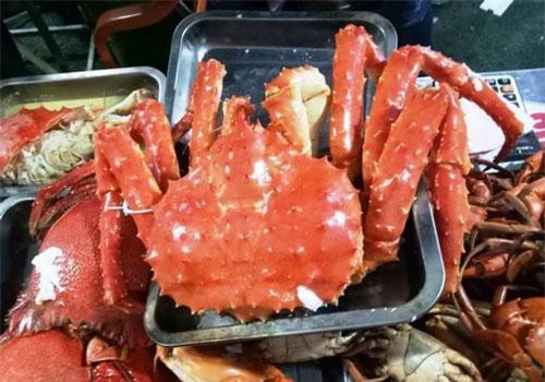 Hải sản "nhà giàu" bán đầy vỉa hè Sài Gòn; Lá chanh sang châu Âu giá 6,3 triệu đồng/kg