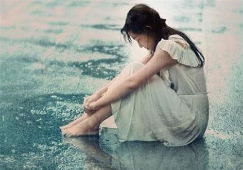 Vô tình phát hiện chiếc váy hàng hiệu trong vali công tác của chồng, phải chăng tôi rơi vào "ma trận" của chồng với cô con gái nuôi bí ẩn?