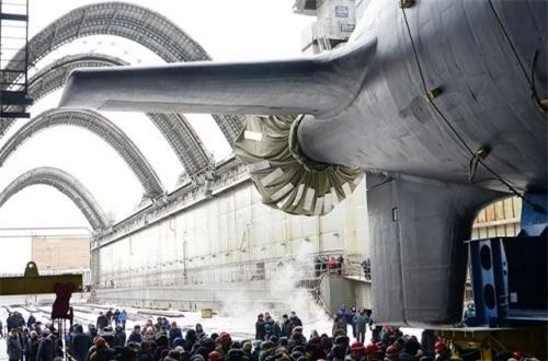 Tàu ngầm Kazan trang bị lò phản ứng hạt nhân thế hệ 4 với thời hạn sử dụng 25-30 năm không cần tái nạp các thanh nhiên liệu. 