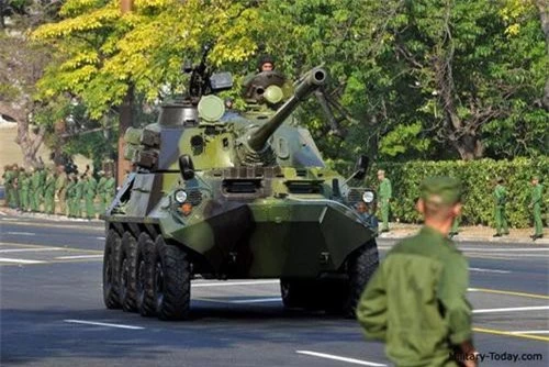 Xe tăng bánh lốp mang pháo 100 mm của T-54 trên khung gầm xe thiết giáp chở quân BTR-60 của Quân đội Cuba