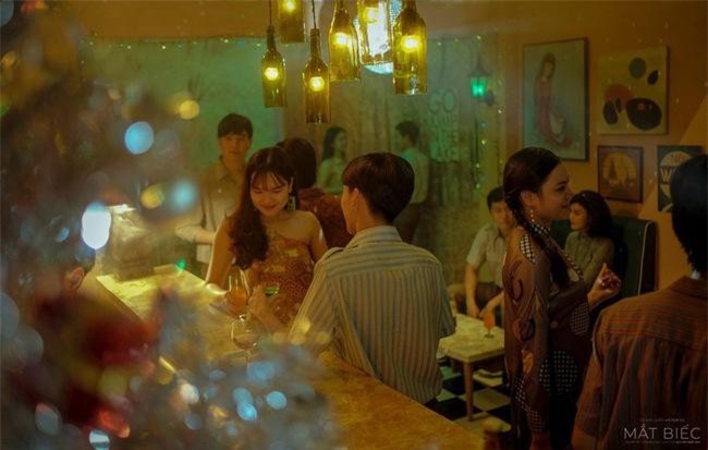 "Mắt Biếc" của Victor Vũ chính thức tung những hình ảnh đầu tiên đẹp mê mẩn và hoài cổ