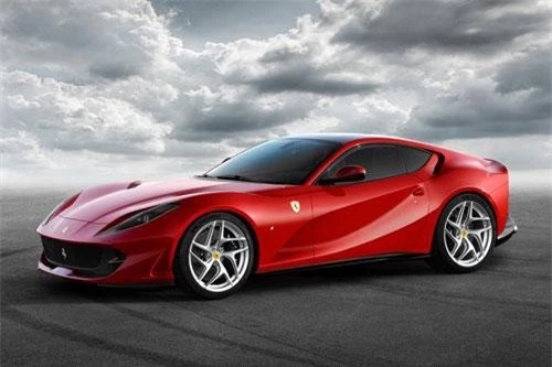 Ferrari 812 Superfast (vận tốc tối đa: 340 km/h).