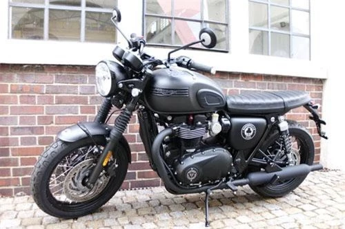 Triumph Bonneville T120 Ace.