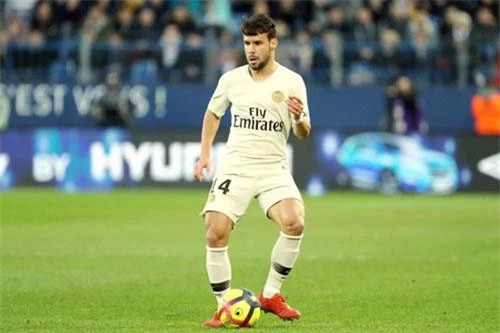 Hậu vệ trái: Juan Bernat (PSG).