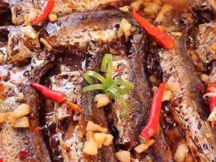Clip: 'Vét sạch nồi' với món cá nục kho đậm vị, hấp dẫn