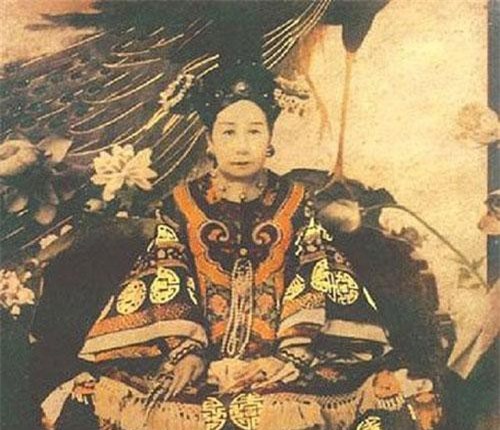 Những thú ăn chơi xa xỉ và kì dị của Từ Hy Thái Hậu