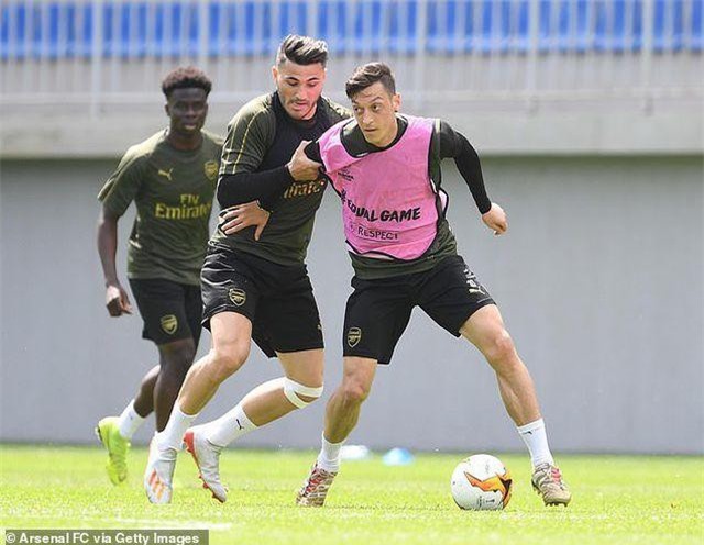 Cầu thủ Arsenal tích cực tập luyện trước trận chung kết Europa League