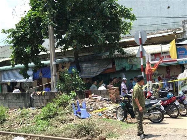 3 người trong gia đình chết trong căn phòng khoá trái cửa - 1