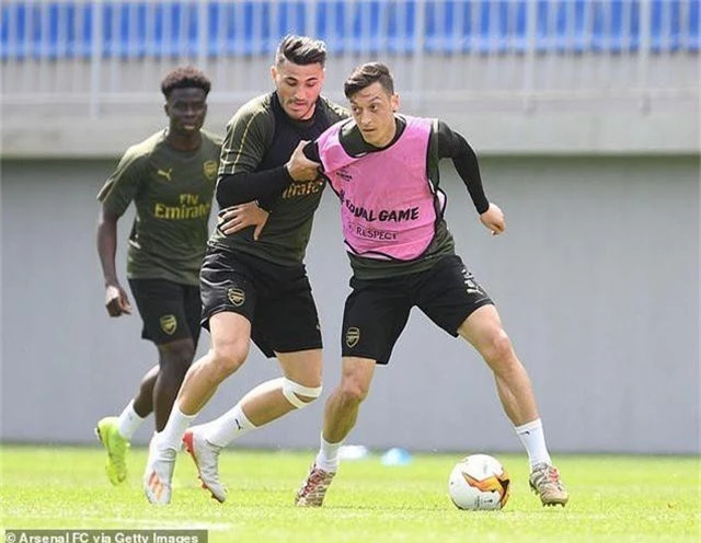 Cầu thủ Arsenal tích cực tập luyện trước trận chung kết Europa League - 1