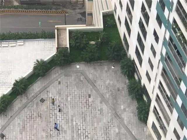 Người đàn ông rơi từ tầng 22 trung tâm thương mại xuống đất tử vong - 1