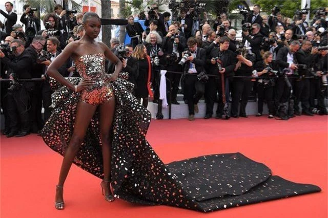 Những bộ váy đẹp nhất trên thảm đỏ Cannes 2019 - 13