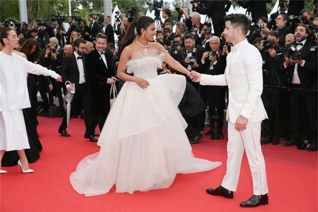 Những bộ váy đẹp nhất trên thảm đỏ Cannes 2019 - 19