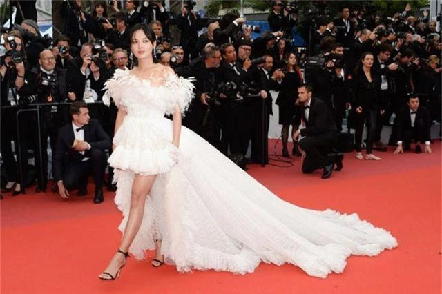Những bộ váy đẹp nhất trên thảm đỏ Cannes 2019 - 26