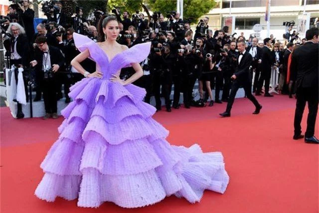 Những bộ váy đẹp nhất trên thảm đỏ Cannes 2019 - 28