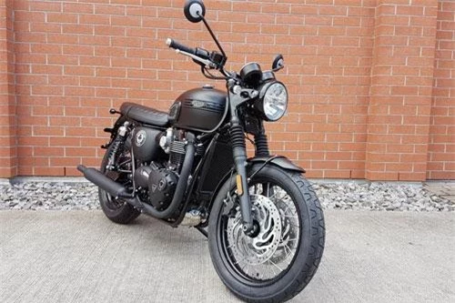 Triumph Bonneville T120 Ace.