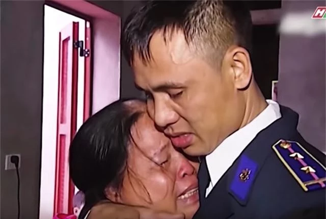 Việt Hương khóc hết nước mắt trước người mẹ hiến tạng con để cứu người - 4