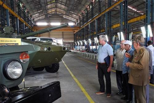 Ngạc nhiên khi Cuba chế tạo xe tăng bánh lốp bằng cách "lai ghép" T-62 và BTR-60
