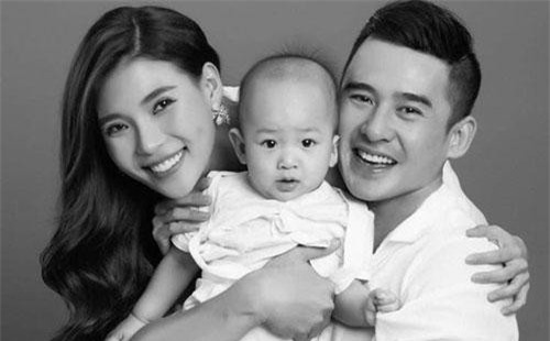 Thăm tổ ấm của cặp vợ chồng ngôn tình đáng "ghen tị" nhất nhì showbiz Việt