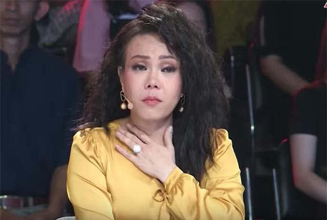 Việt Hương khóc hết nước mắt trước người mẹ hiến tạng con để cứu người