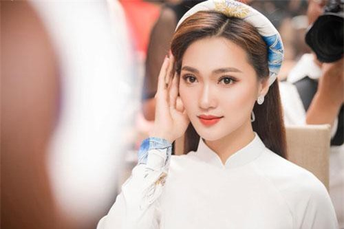 Mãn nhãn với nhan sắc của 7 nàng WAGs hấp dẫn nhất ĐT Việt Nam