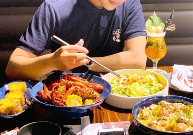 TPHCM: Vẫn ngang nhiên bán tôm hùm đất dù bị “cấm” kinh doanh