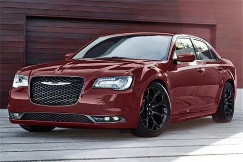 10. Chrysler 300 2019 (điểm số: 8,5/10, giá khởi điểm: 29.220 USD).