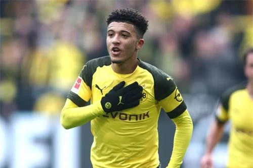 Tiền vệ phải: Jadon Sancho (Borussia Dortmund).