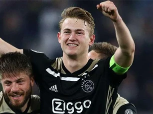 “Hàng hot” De Ligt bật cười trước lời đề nghị của M.U