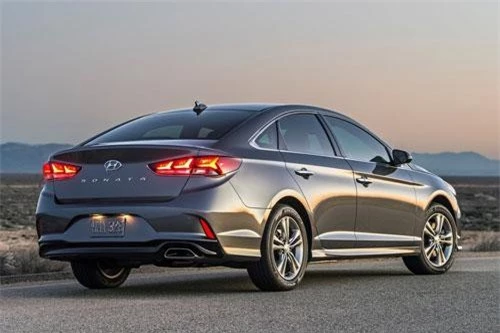 6. Hyundai Sonata 2019 (điểm số: 8,5/10, giá khởi điểm: 22.500 USD).