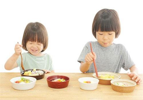 Dinh dưỡng hợp lý cho trẻ thời tiết nắng nóng