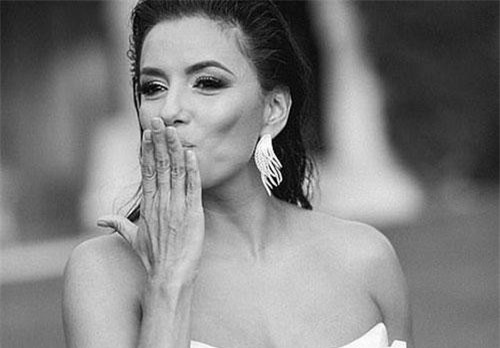 Một góc nhìn “đằm lại” sau những phù hoa rực rỡ